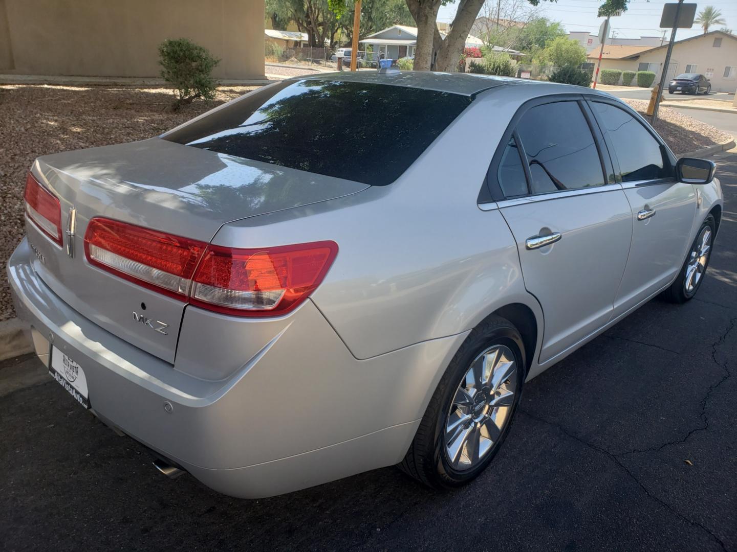 2010 /gray and black Lincoln MKZ base (3LNHL2GCXAR) with an 3.5L V6 DOHC 24V engine, 6-Speed Automatic transmission, located at 323 E Dunlap Ave., Phoenix, AZ, 85020, (602) 331-9000, 33.567677, -112.069000 - 2010 Lincoln MKZ,....... EXCELLENT condition, A Real Must See!!.... No accidents, Stereo/cd Player, Satellite compatible, Phone sync, Bluetooth, Ice cold ac, Clean Black and Gray interior with Black leather seats in near perfect condition, Gorgeous tinted sunroof, power windows, power door locks, cl - Photo#3